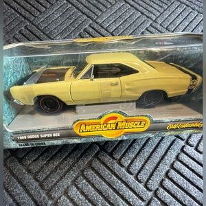 ERTL, American Muscle 1969 Dodge Super Bee, Pale Yellow 1:18 Scale